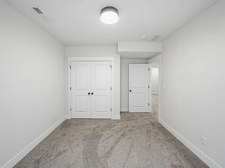 435 E River Ln — Photo 10