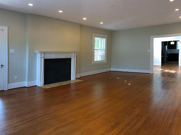 Huge living room with recessed lighting and wonderful histo