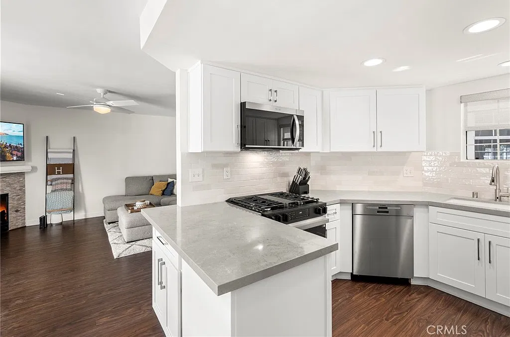 3 bed, 2.5 bath, 1372 sqft, $5,100 — Photo 1