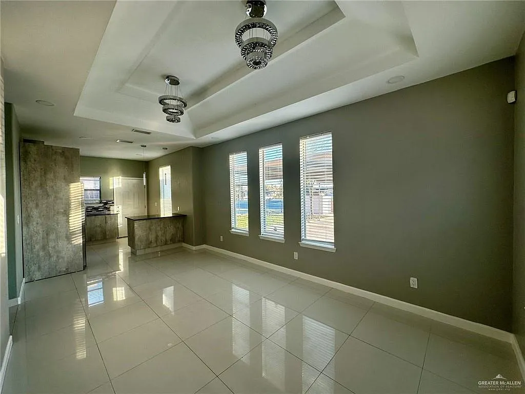 3 bed, 2.0 bath, 1150 sqft, $1,250 — Photo 2