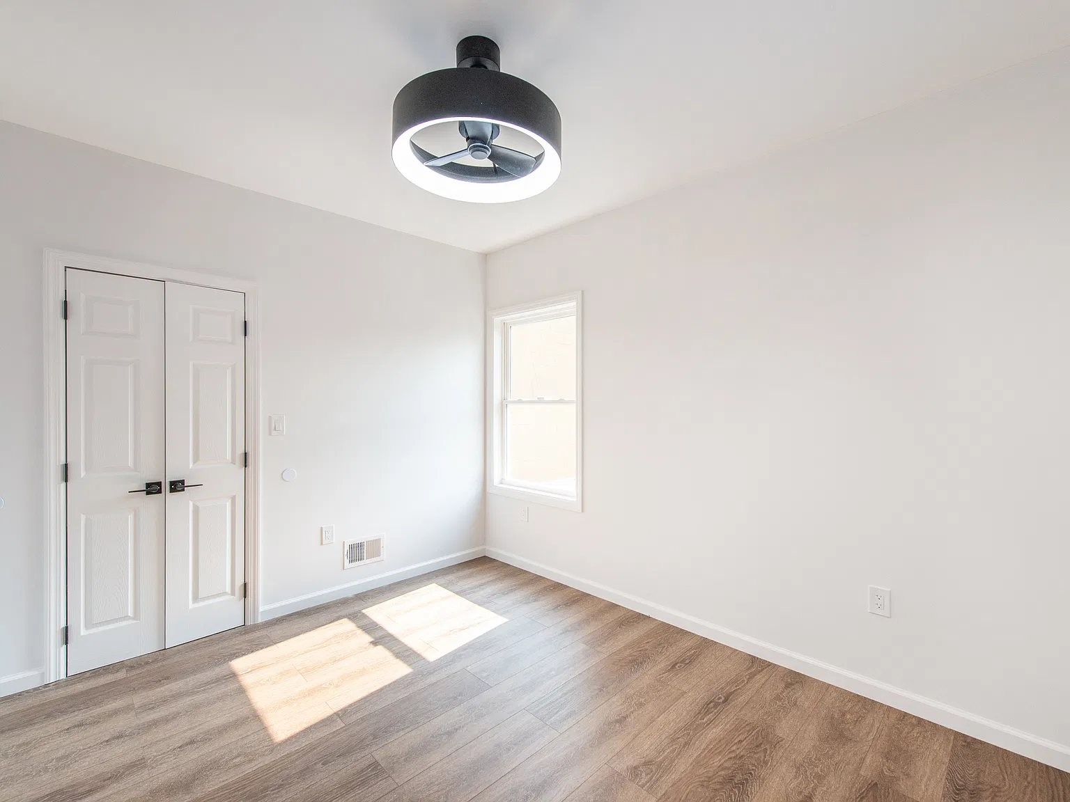 3 bed, 11111 sqft, $2,850 — Photo 4