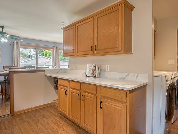 5th image of 591 Sussex Ct