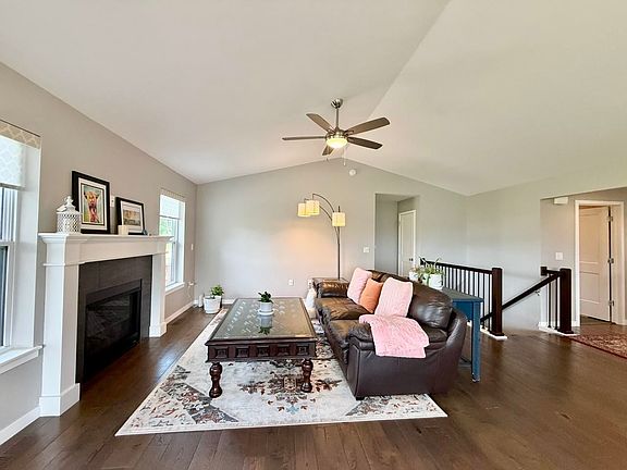 4th image of 4983 Preston Ln