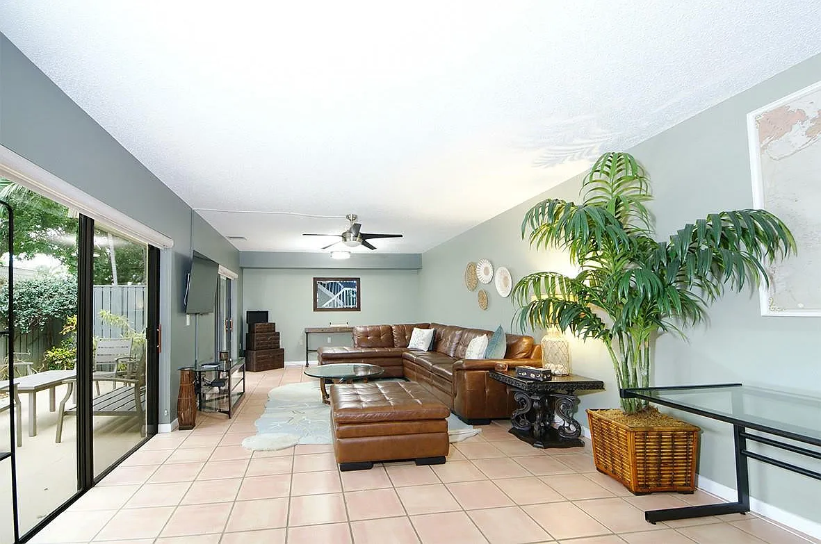 2 bed, 2.5 bath, 1572 sqft, $2,600 — Photo 2
