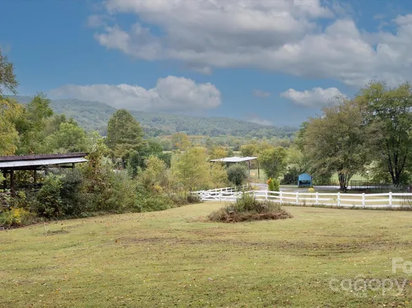 44 Quiet Pond Ln, Pisgah Forest, NC 28768