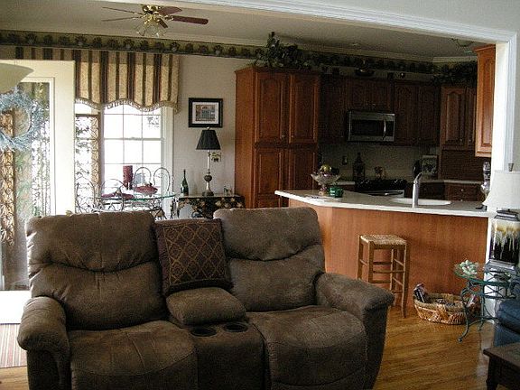 5th image of 740 Loretto Dr