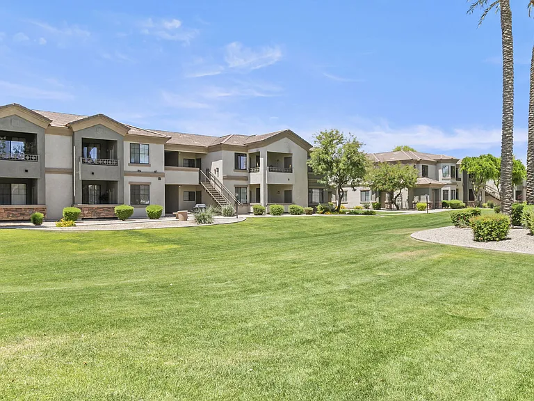 Adiamo Palm Valley Apartments in Goodyear, AZ