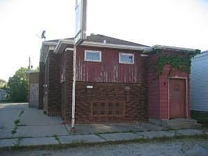 2nd image of 818 N Shabbona St