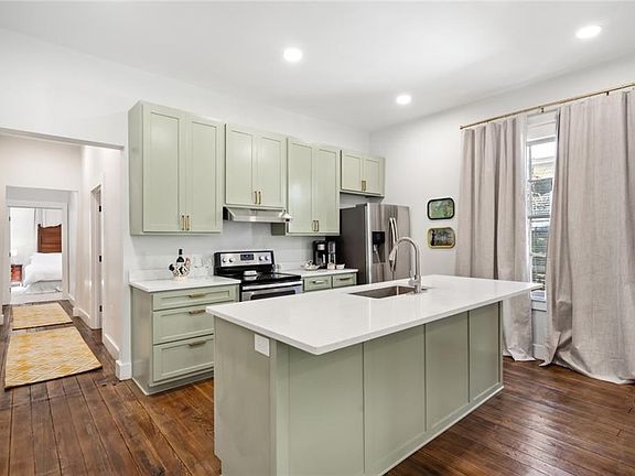5th image of 934 Conti St