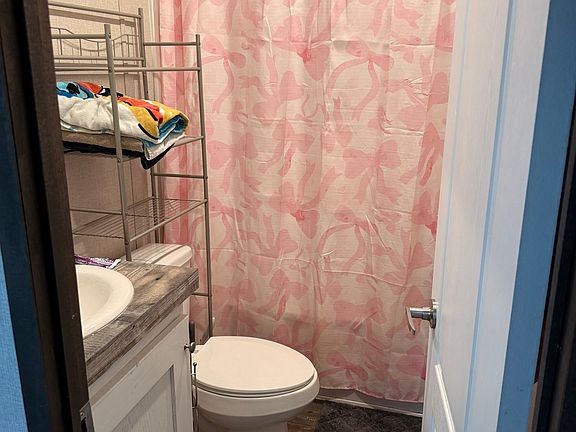 3rd image of 114 Linda Ln