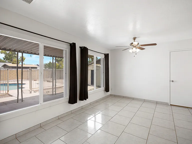 2056 W Des Moines Cir — Photo 15