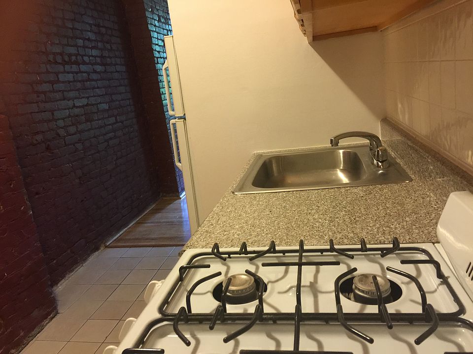 1st image of 425 W 45th St APT 2RE