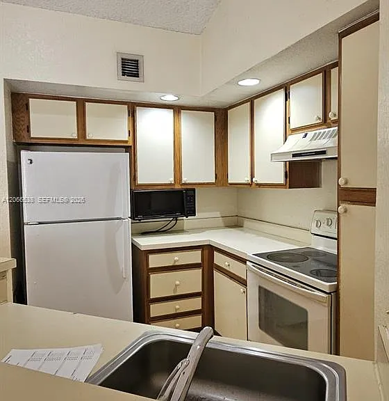 3470 Pinewalk Dr N #221 — Photo 8