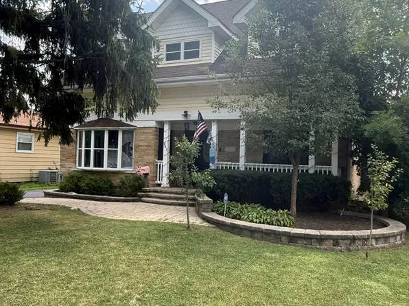 841 Wilcox Ave, Mundelein, IL 60060