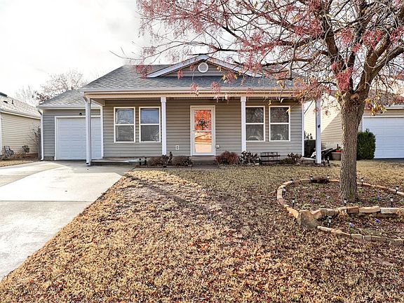 3rd image of 512 Dayflower Ln