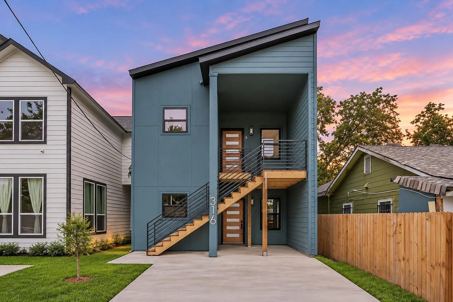 3 bed, 2.0 bath, 1300 sqft, $1,800 — Photo 1