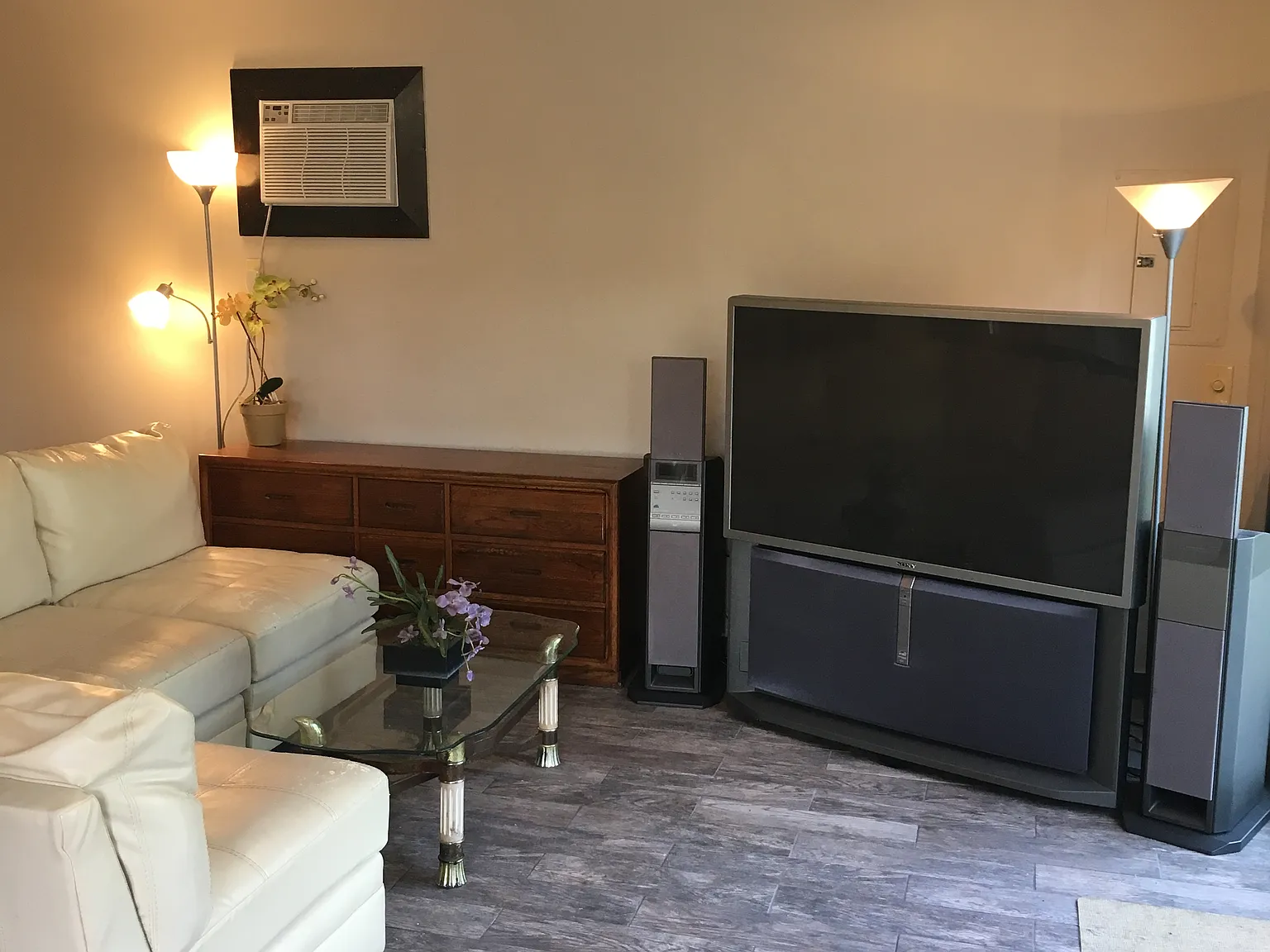 Studio, 550 sqft, $1,300 — Photo 4