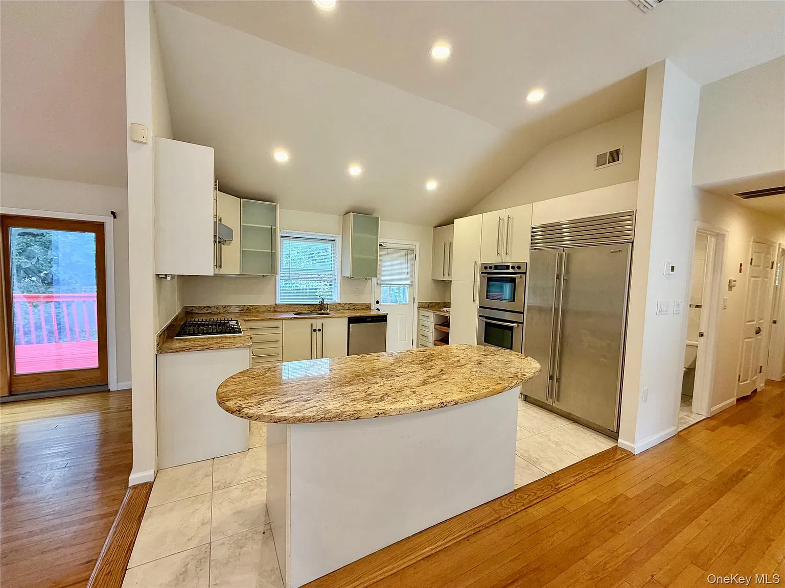 4 bed, 3.0 bath, 2183 sqft, $5,800 — Photo 4