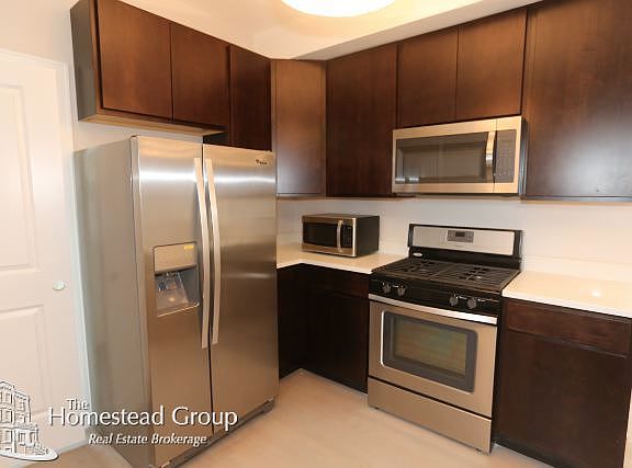 2nd image of 3753 N Leavitt St #2S
