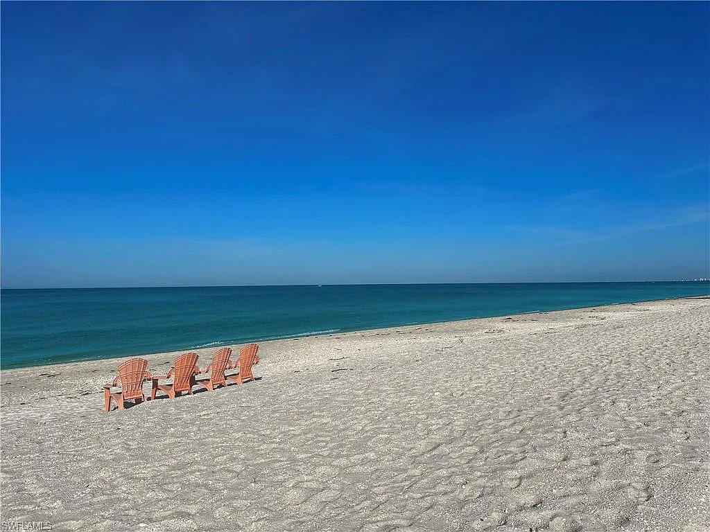 3 bed, 4.5 bath, 4532 sqft, $20,000 — Photo 4