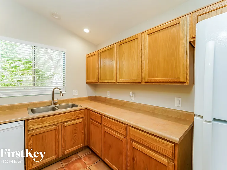 2530 W Cezanne Cir — Photo 7