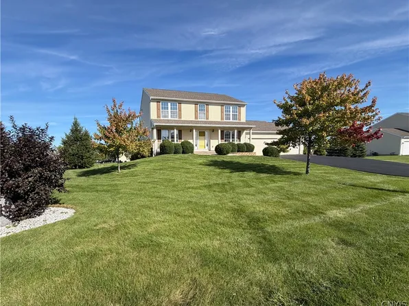 4458 Tabitha Creek Dr, Syracuse, NY 13215