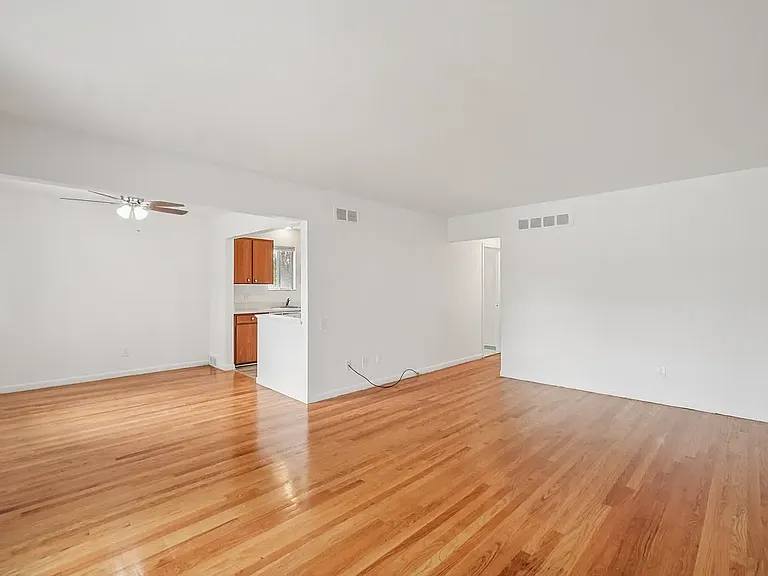 North Shore Apartments — Photo 10