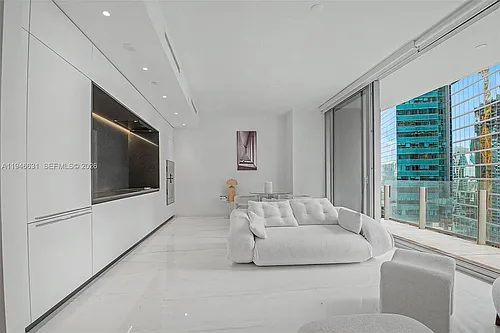 300 Biscayne Boulevard Way #2808 Photo 1