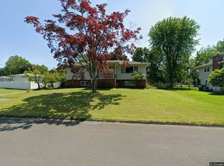 10 Lilburn Dr, Stony Pt, NY 10980