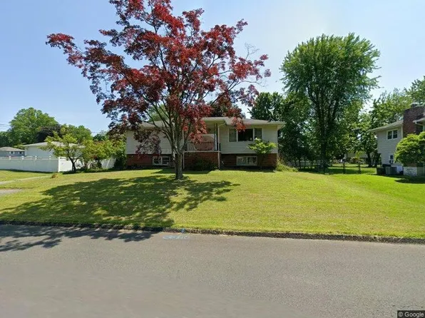 10 Lilburn Dr, Stony Pt, NY 10980