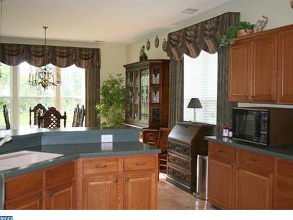 4th image of 51 Barbary Ln