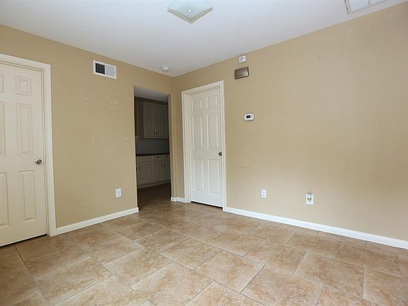 2nd image of 207 Cockerel St Unit A