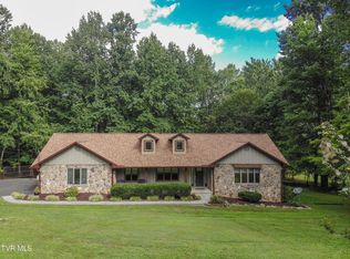 111 Tall Pines Ln, Johnson City, TN 37601
