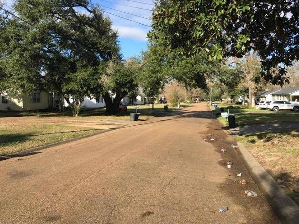 2nd image of 1229 Magnolia Ave