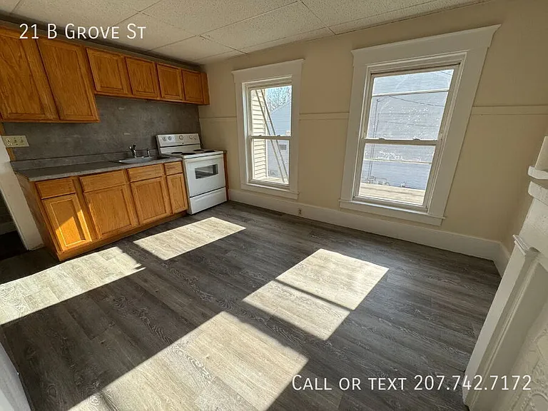 21 Grove St #B — Photo 3