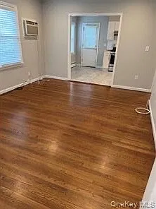 3 bed, 1.0 bath, 1500 sqft, $3,500 — Photo 2