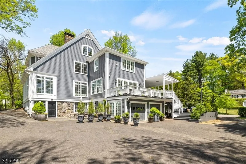 5 bed, 3.5 bath, 5000 sqft, $22,500 — Photo 4