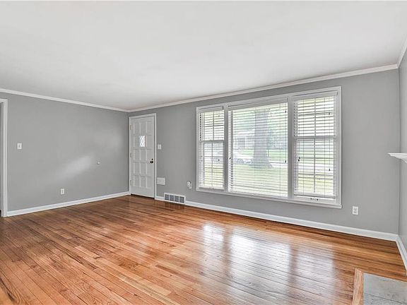 3rd image of 7337 Canterbury St