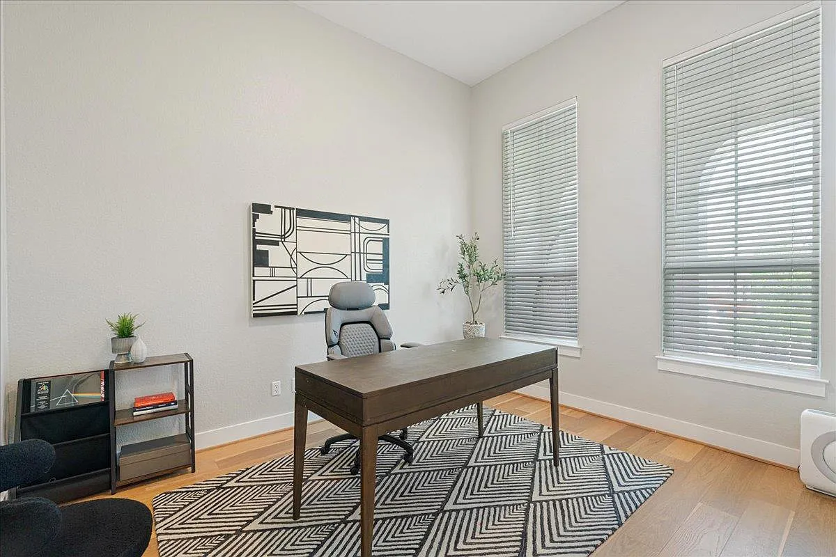 4 bed, 3.5 bath, 2845 sqft, $3,250 — Photo 2