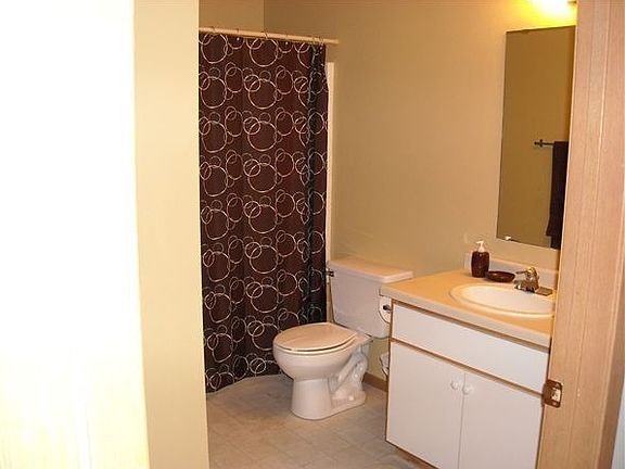 Ridgedale Square 001