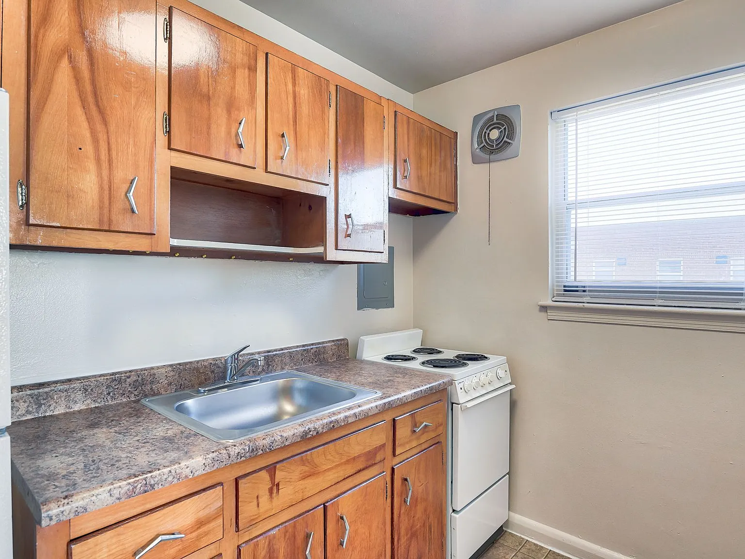 Maplewood Apartments — Photo 4