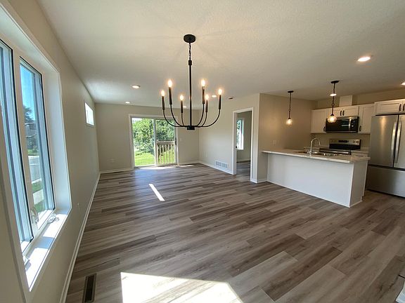 2nd image of 1556 Kings Ct SE