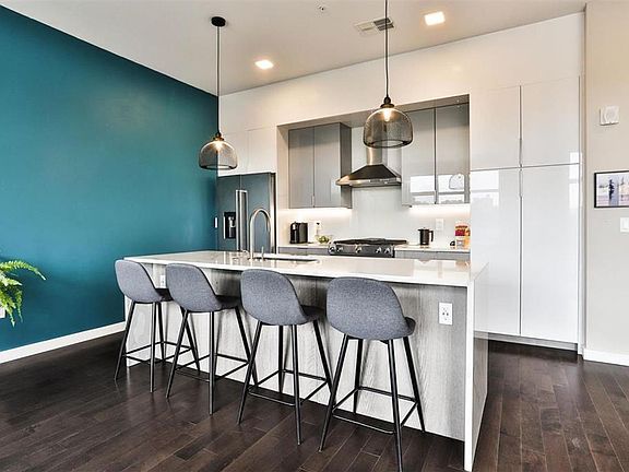 4th image of 4101 Laclede Ave #403