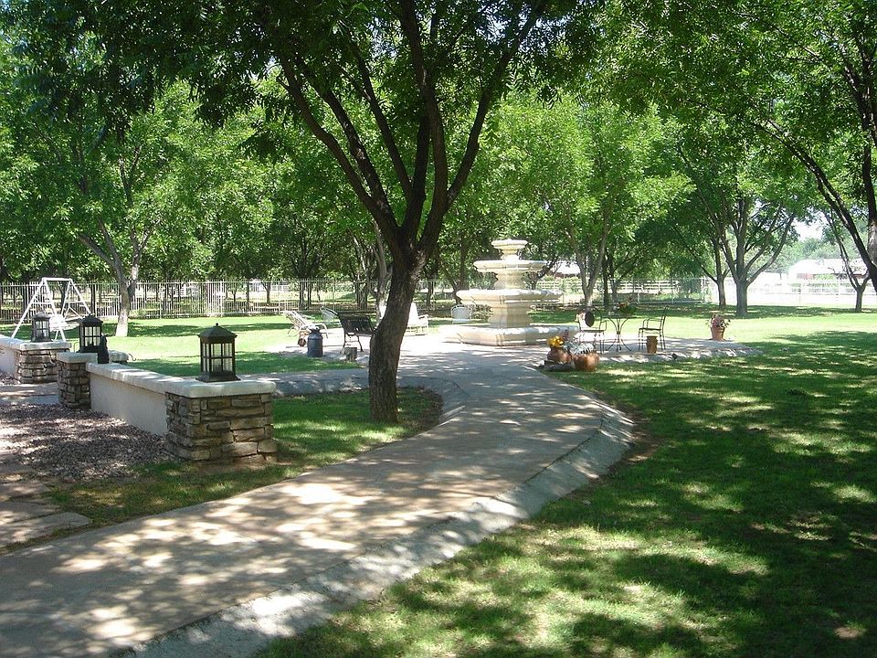 9ft fountain and walkways