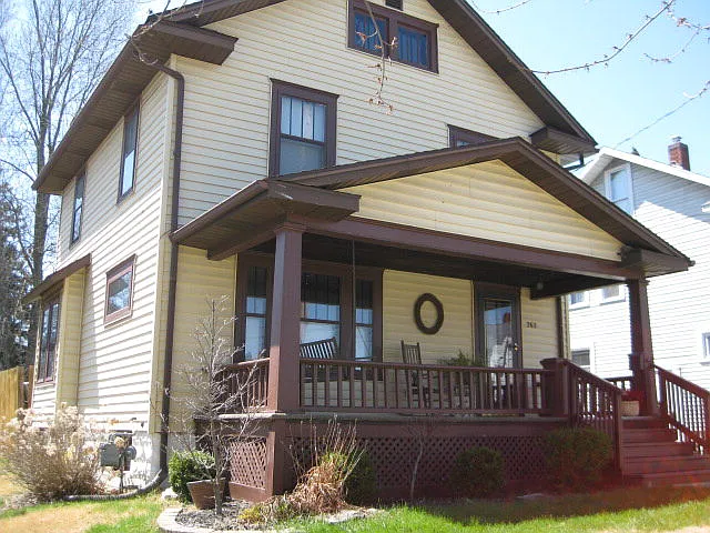 263 E Walnut St photo 1