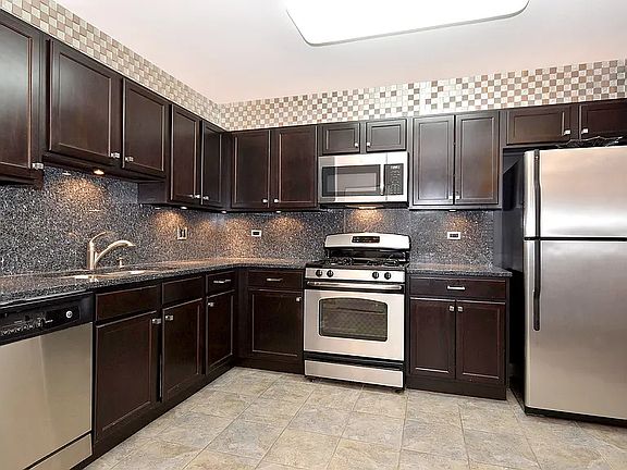 4th image of 300 Village Cir #C33