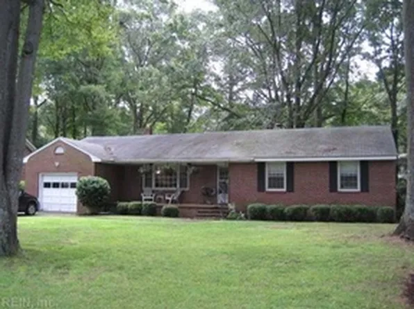 217 Woodford Dr, Chesapeake, VA 23322