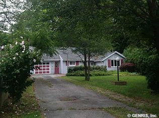 11 Trelawne Dr, Rochester, NY 14622