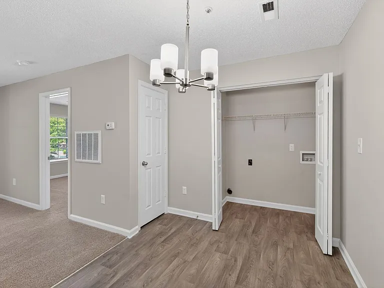 Sharon Oaks Apartments — Photo 25