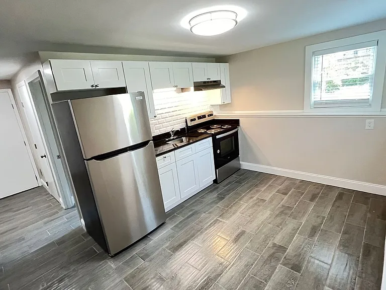 8-12 Perry St — Photo 15